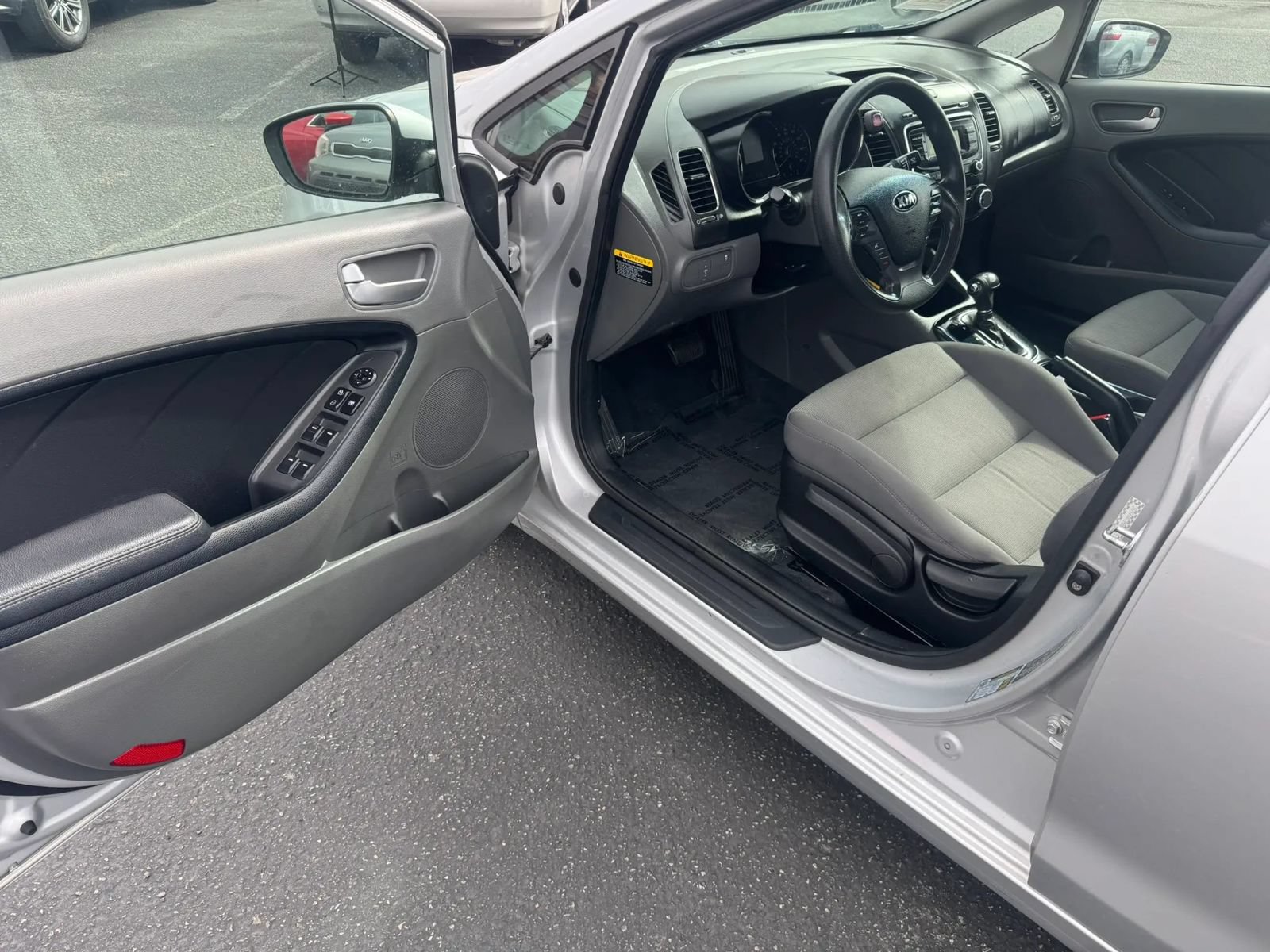 Used 2017 Kia Forte LX FWD image 18