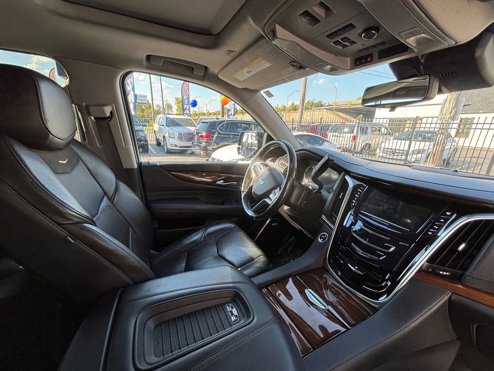 Used 2020 Cadillac Escalade Premium Luxury image 45