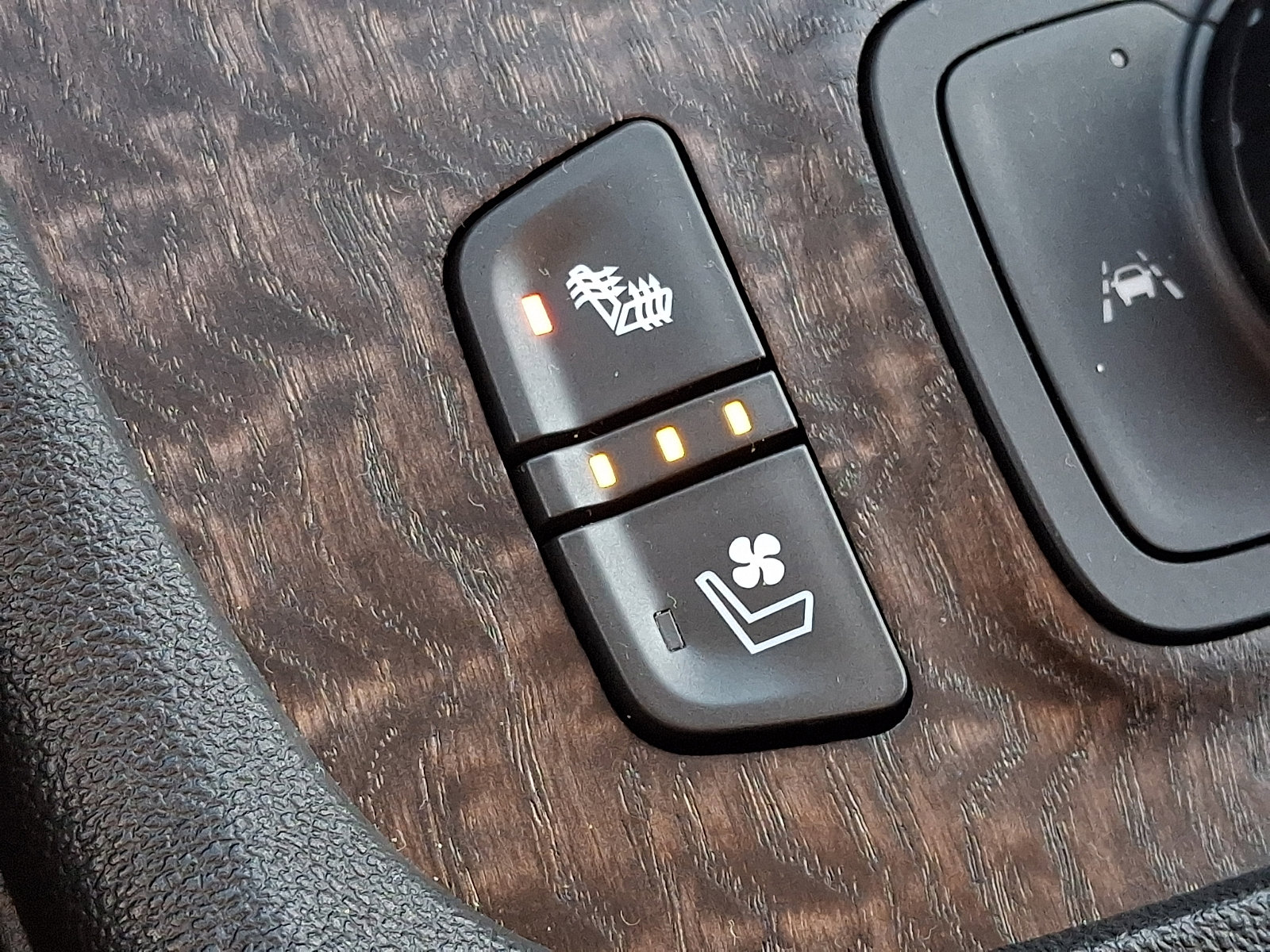 Certified 2023 GMC Acadia Denali w/ Black Diamond Edition image 22