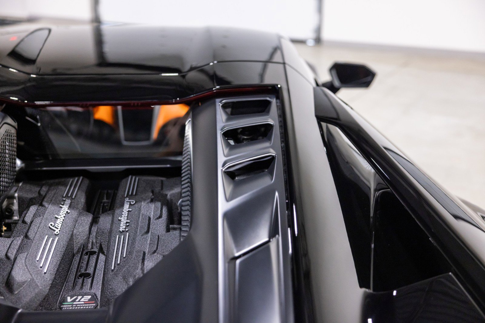 Used 2025 Lamborghini Revuelto image 21