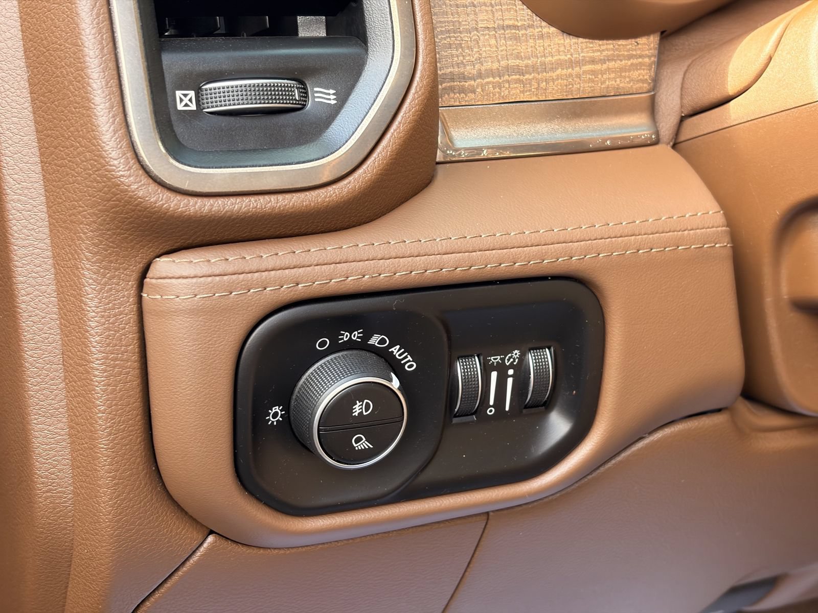 Used 2019 RAM 2500 Limited AWD/4WD image 26