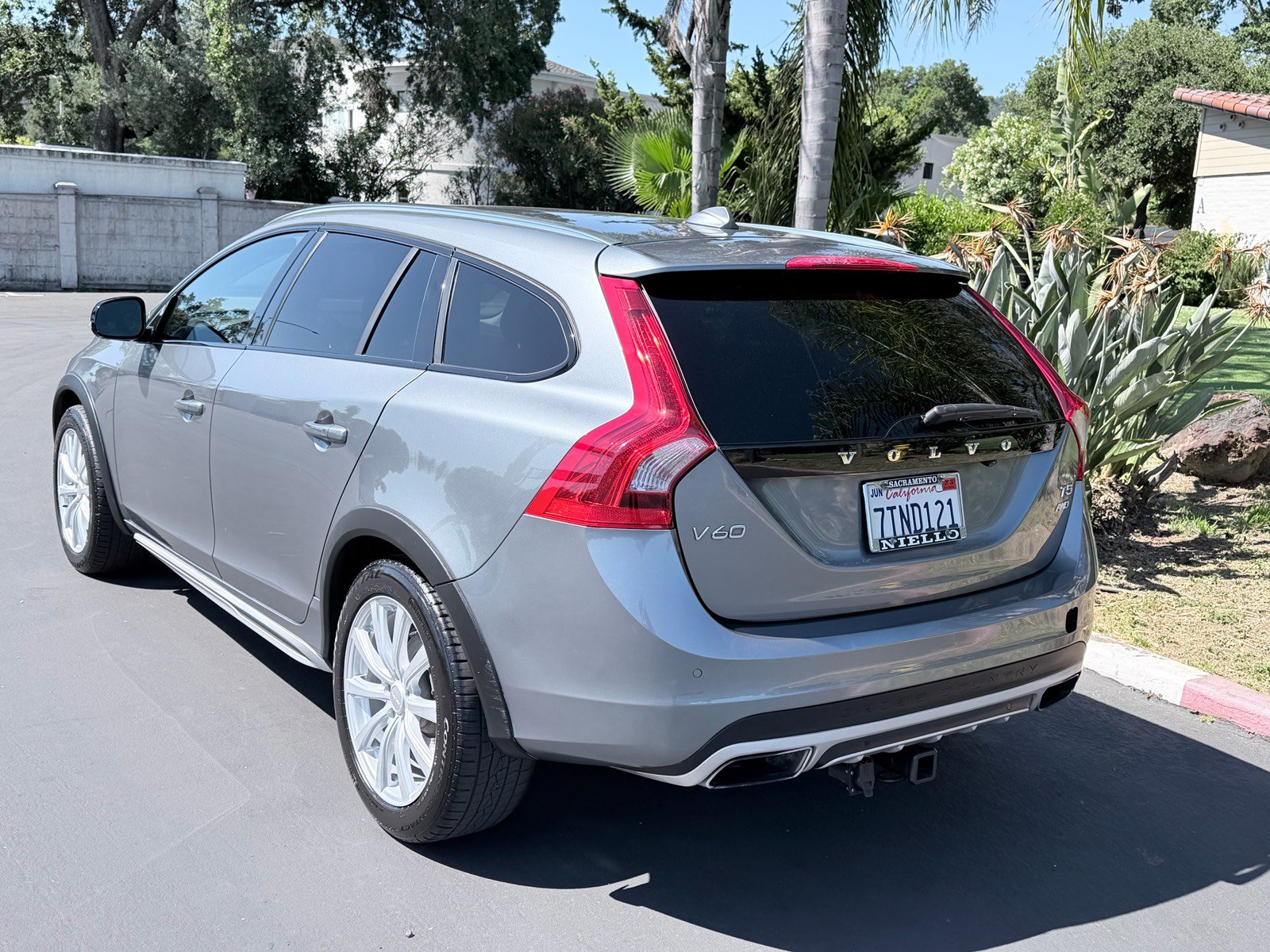 Used 2016 Volvo V60 T5 Cross Country w/ Convenience Package AWD/4WD image 3