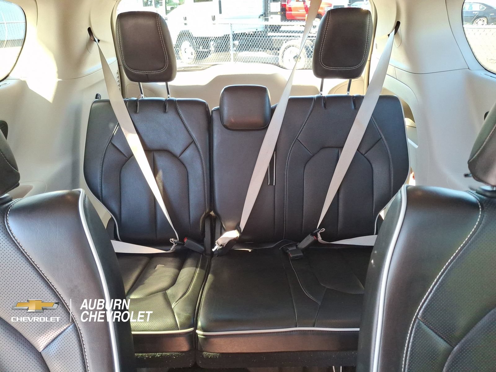 Used 2023 Chrysler Pacifica Limited FWD image 21