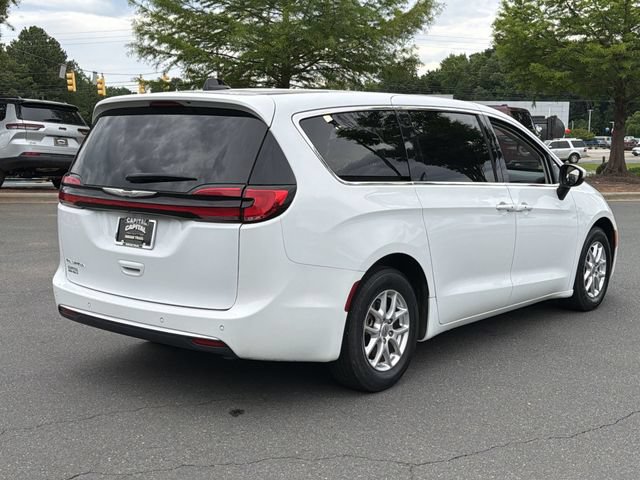 Used 2023 Chrysler Pacifica Touring-L FWD image 12