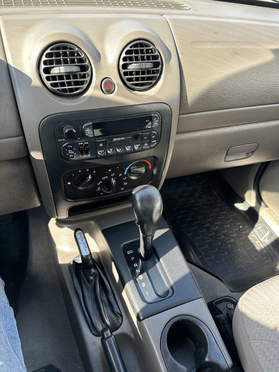 Used 2003 Jeep Liberty Sport AWD/4WD image 19