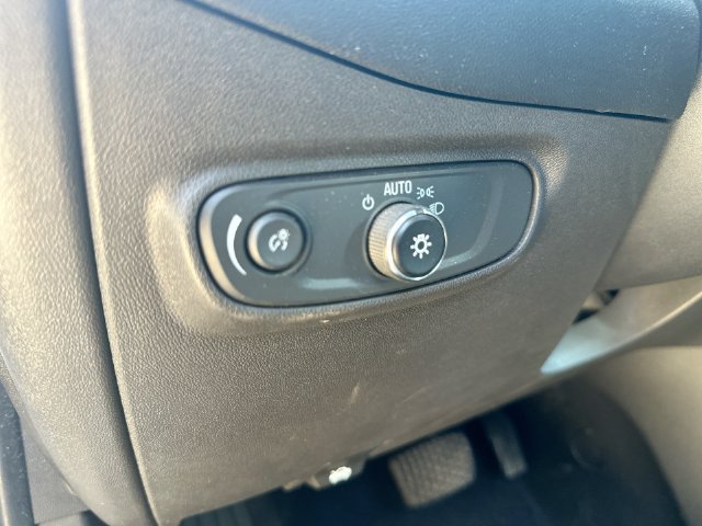 Used 2021 Chevrolet Equinox LS FWD image 55