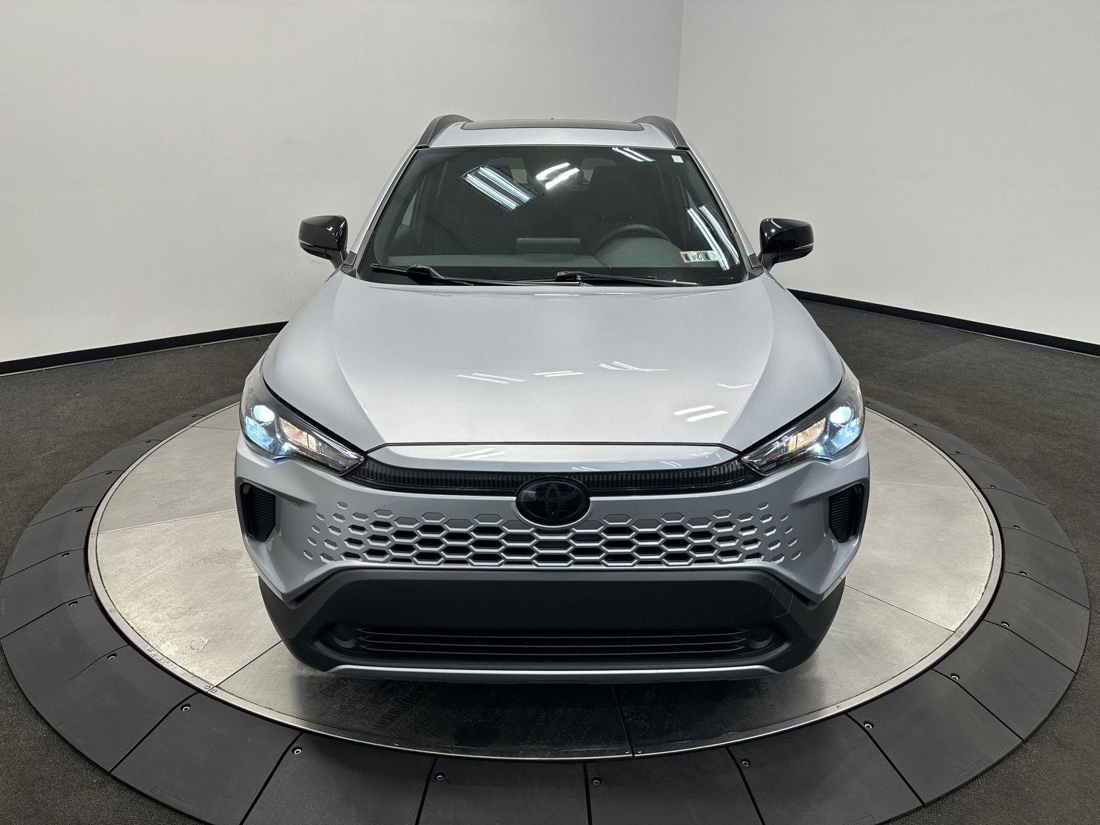 Used 2026 Toyota Corolla Cross AWD Hybrid w/ Moonroof Package image 3