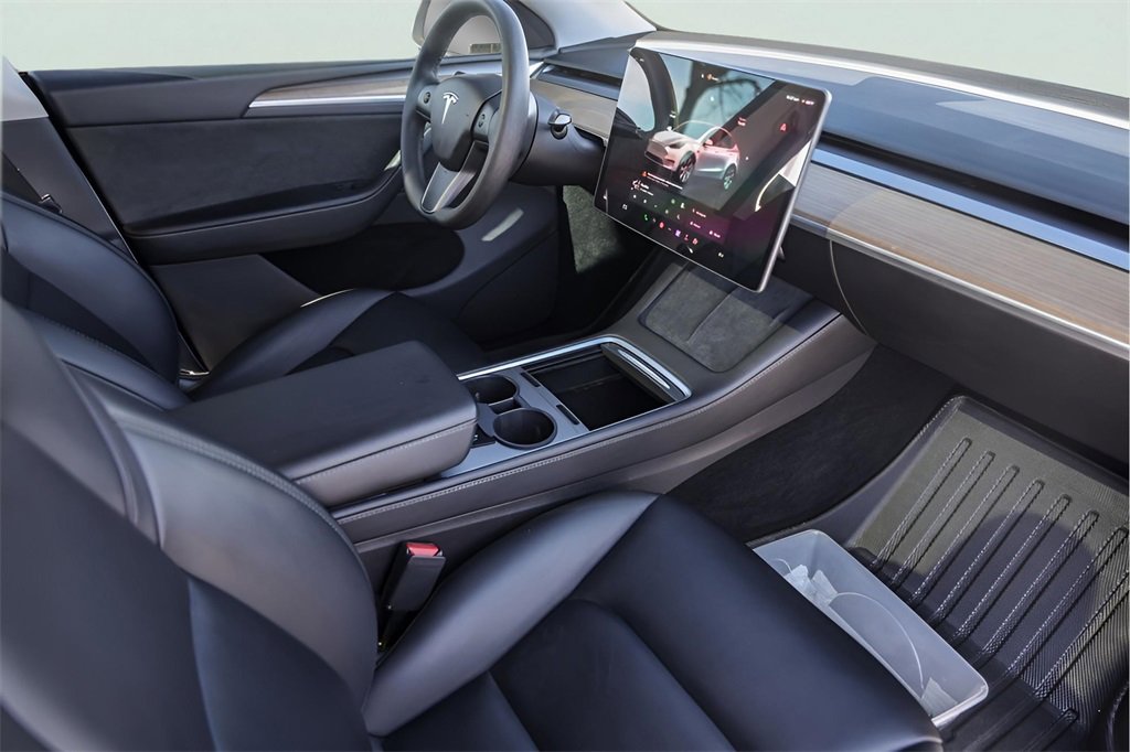 Used 2023 Tesla Model Y Long Range image 31
