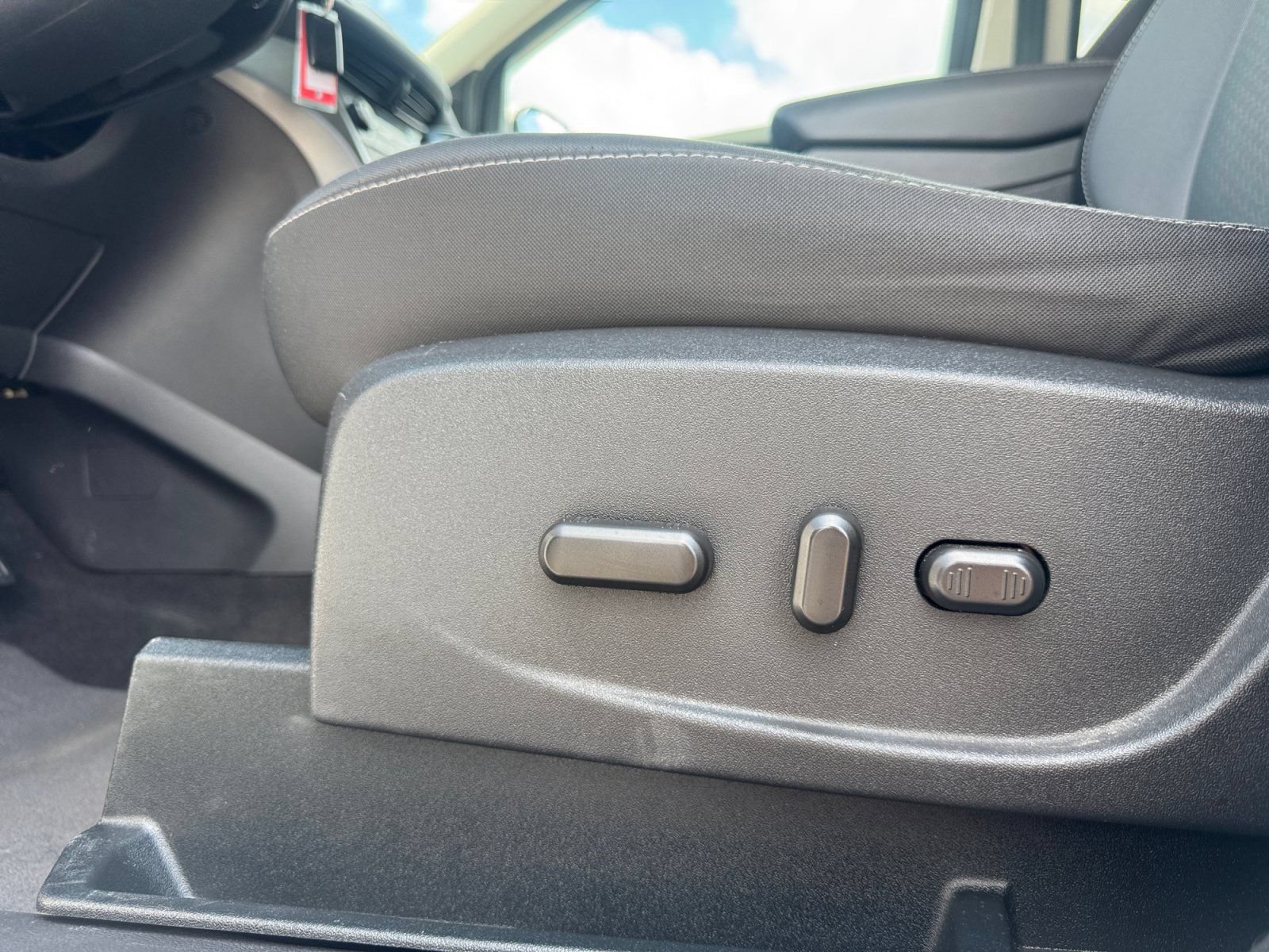 Used 2018 Ford Escape SE FWD image 18