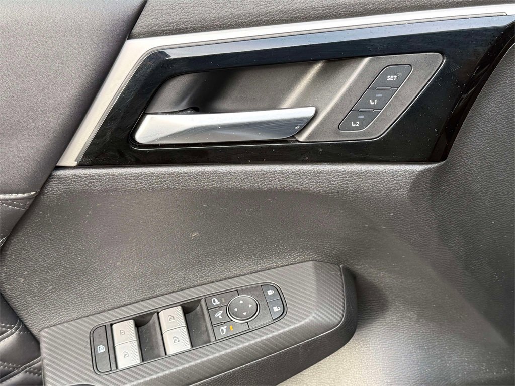 Used 2023 Mitsubishi Outlander AWD image 22