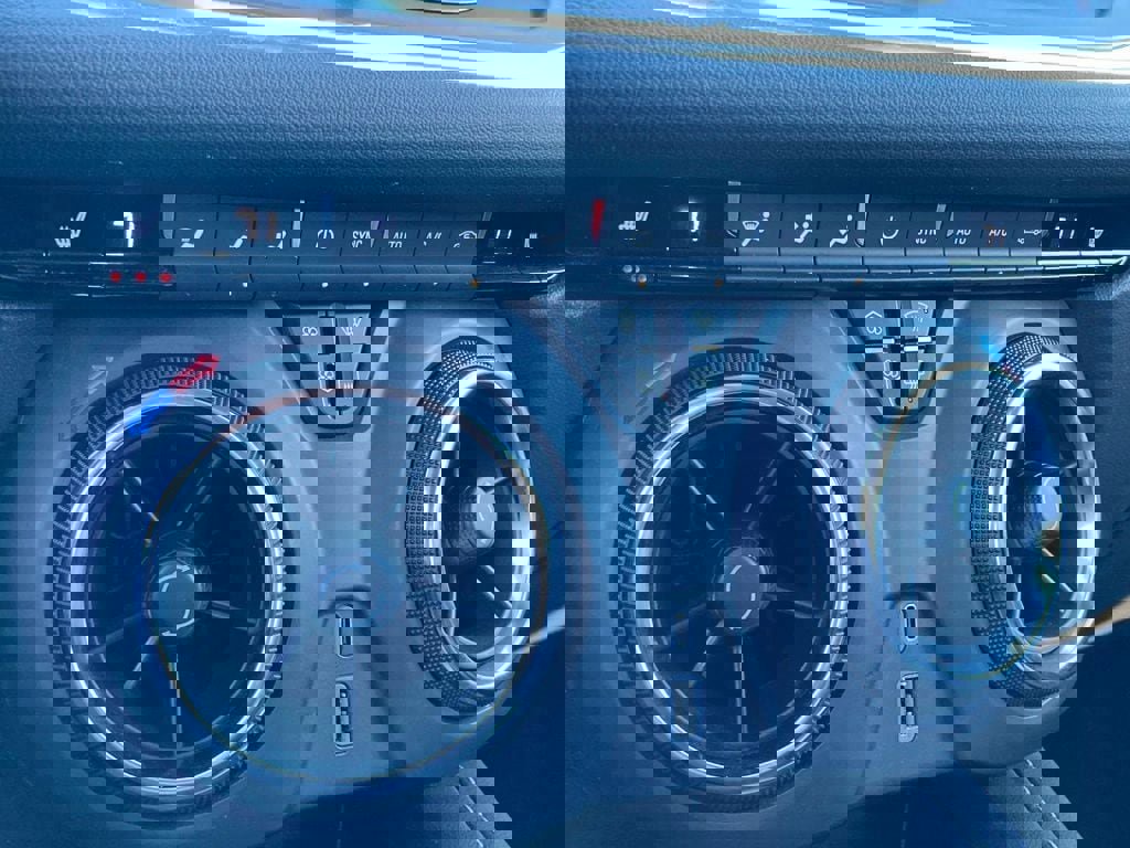 Used 2025 Chevrolet Blazer LT FWD image 18