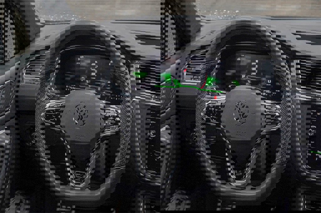 New 2024 Volkswagen Tiguan SE R-Line image 23