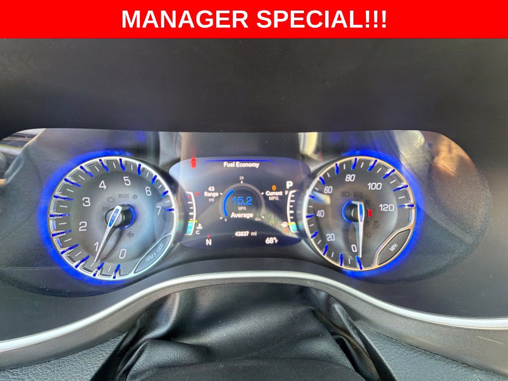 Used 2021 Chrysler Pacifica Touring-L FWD image 26