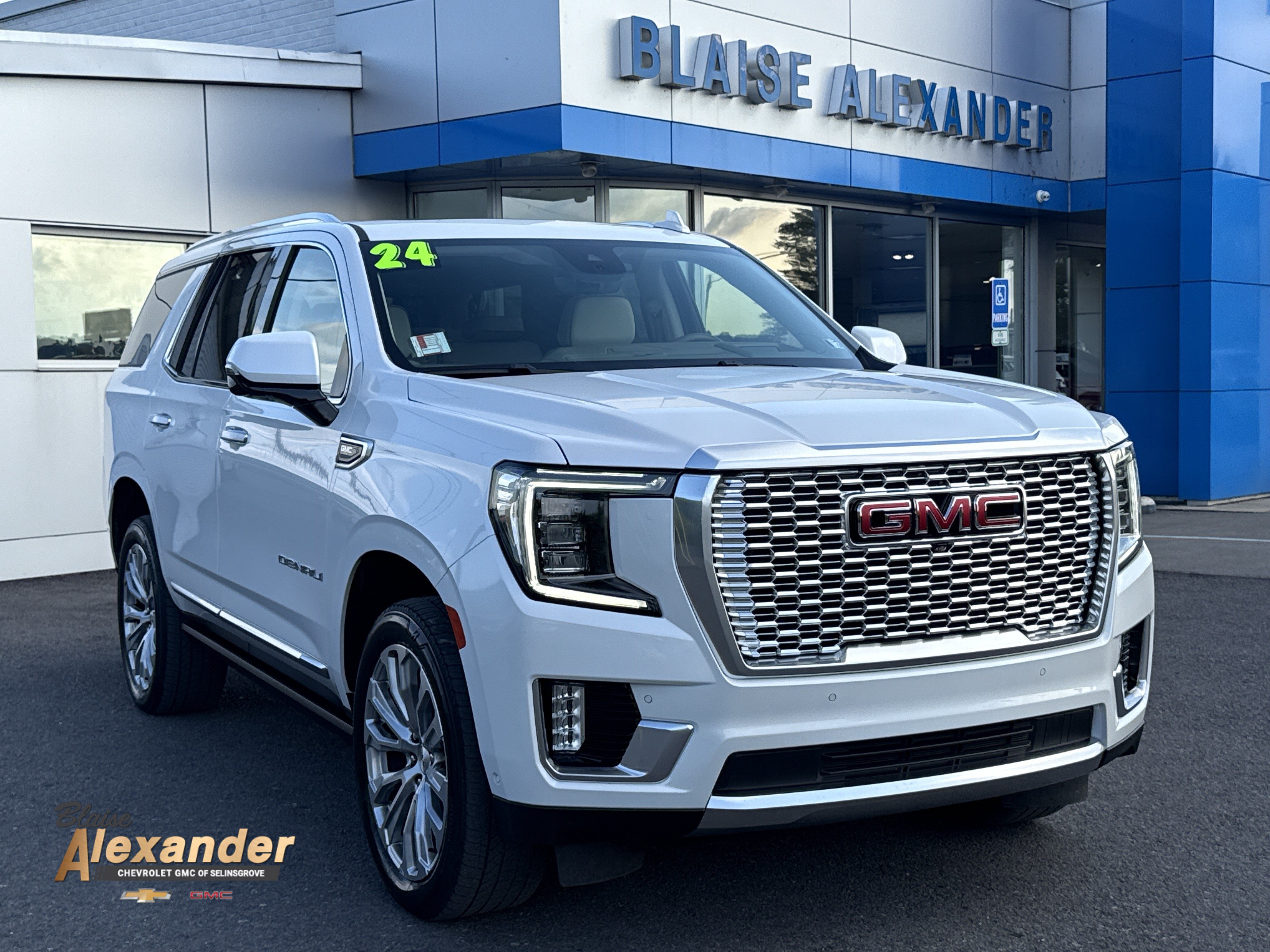 Used 2024 GMC Yukon Denali w/ Denali Reserve Package AWD/4WD video 1