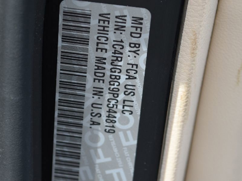 Used 2023 Jeep Grand Cherokee Limited image 31