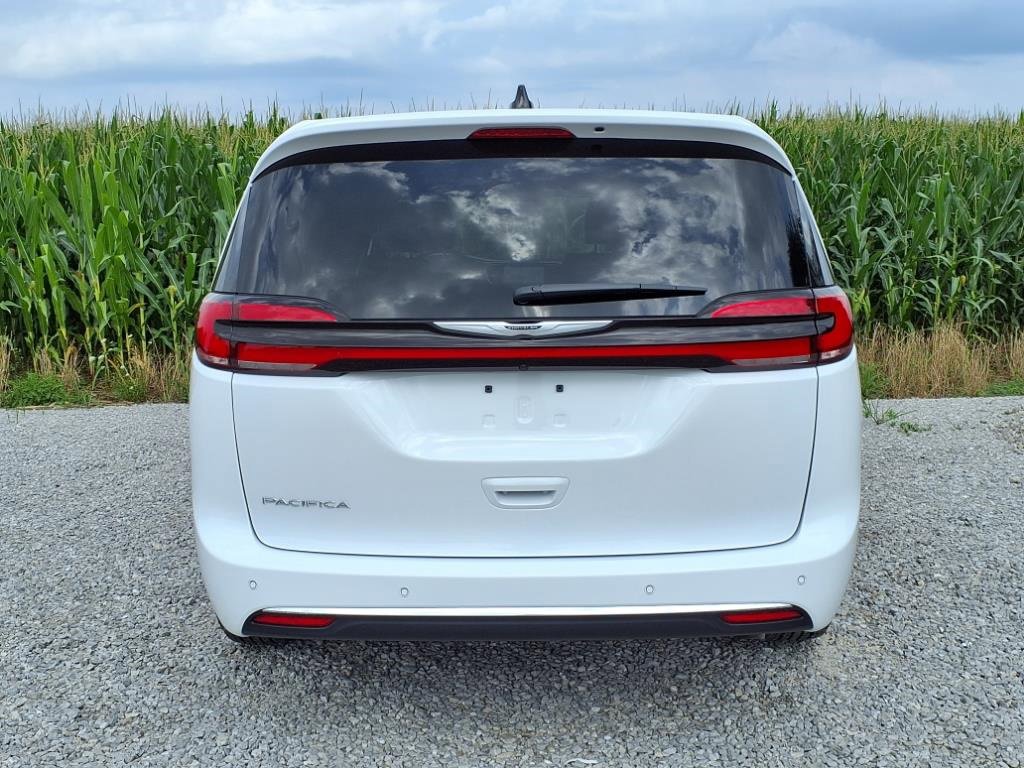 New 2025 Chrysler Pacifica Select image 30