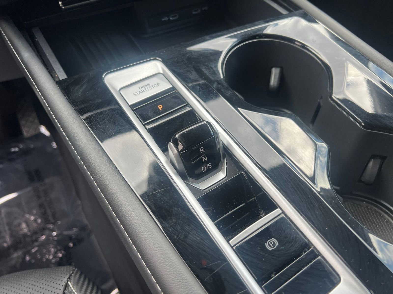 Used 2025 Volkswagen Atlas Cross Sport SE image 41