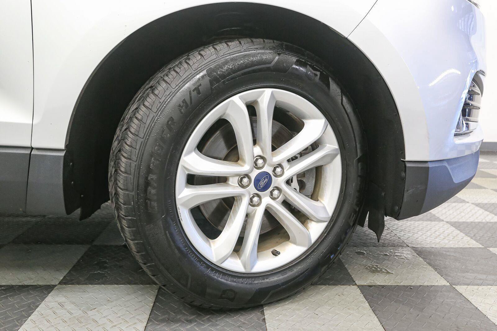 Used 2019 Ford Edge SEL w/ Equipment Group 201A AWD/4WD image 17