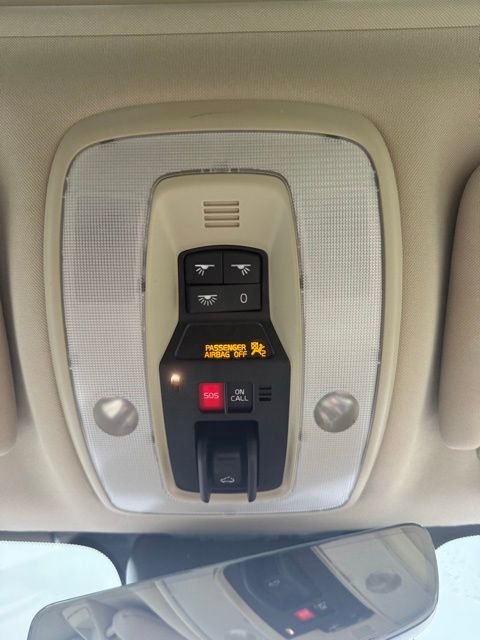 Used 2016 Volvo XC70 T5 Premier w/ Proximity Package image 34