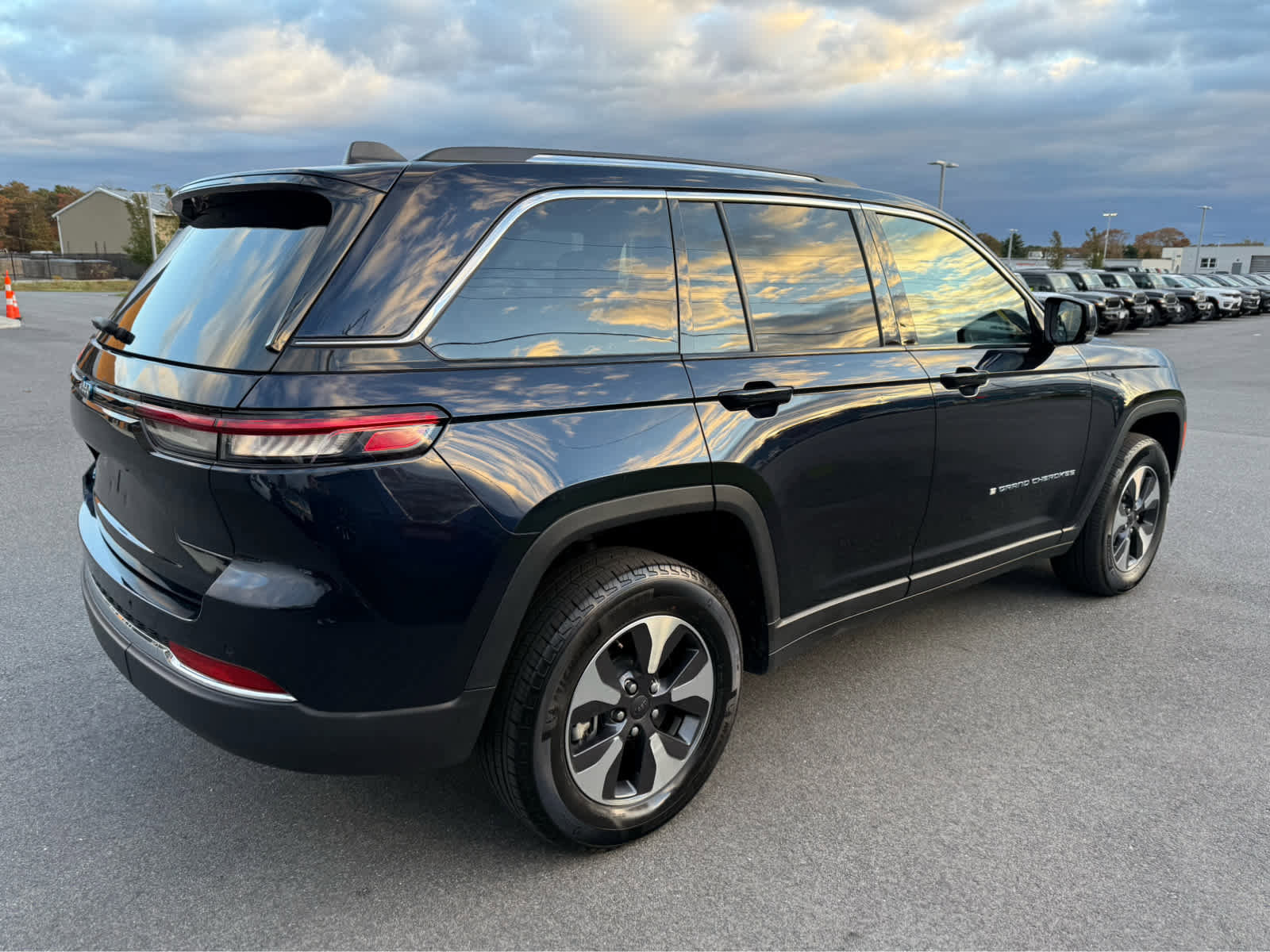 Used 2023 Jeep Grand Cherokee 4WD 4xe image 8