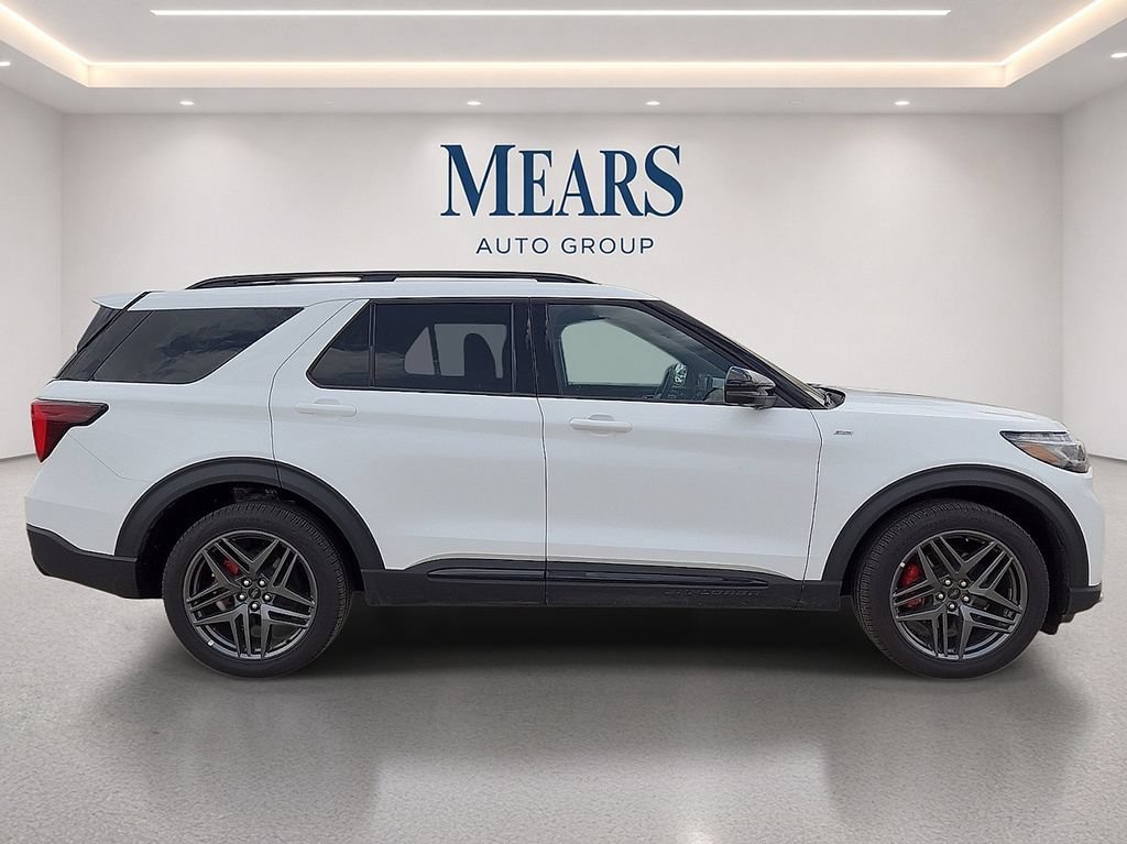 Used 2025 Ford Explorer ST-Line w/ ST-Line Street Pack AWD/4WD image 6