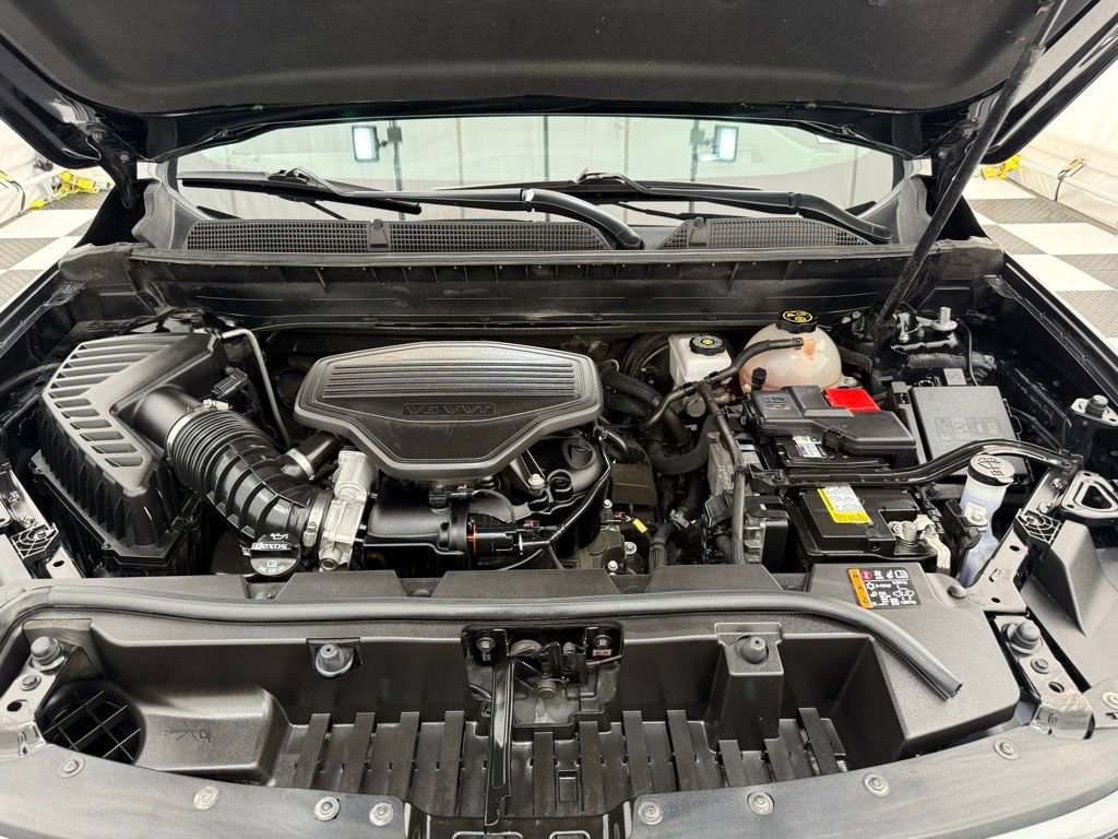 Used 2021 GMC Acadia AT4 w/ GMC Pro Grade Package image 9