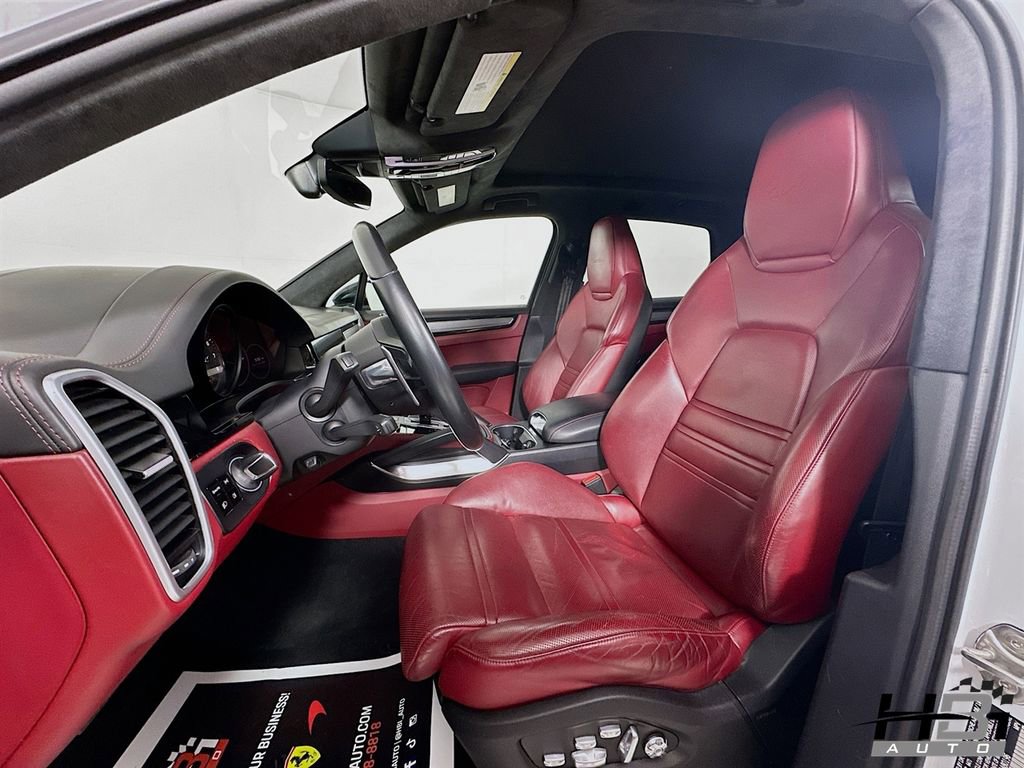 Used 2019 Porsche Cayenne Turbo w/ Premium Plus Package image 16