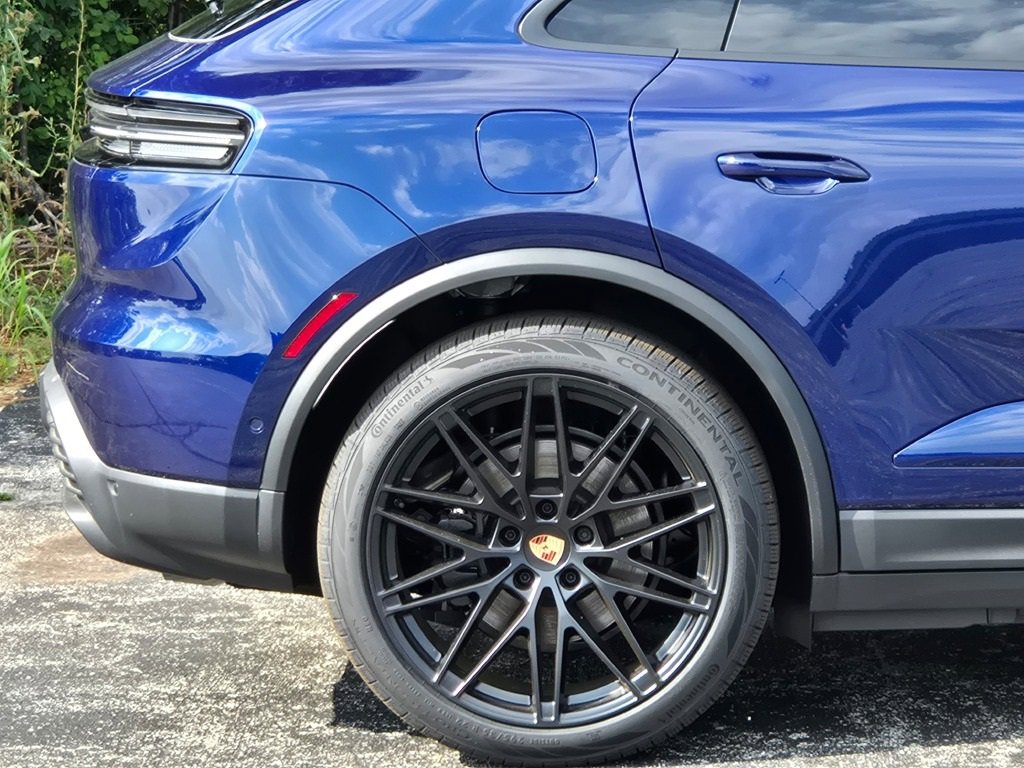New 2025 Porsche Macan 4 Electric image 14