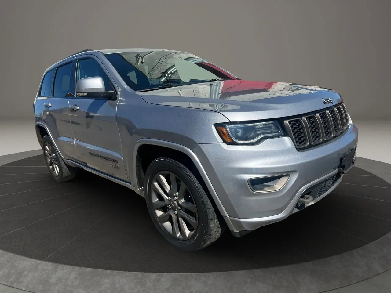 Used 2016 Jeep Grand Cherokee Limited 75th Anniversary AWD/4WD image 3