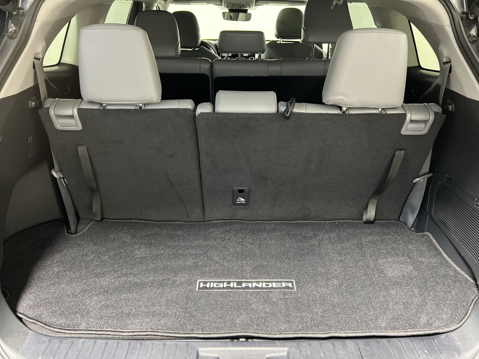 Used 2021 Toyota Highlander XLE AWD/4WD image 26