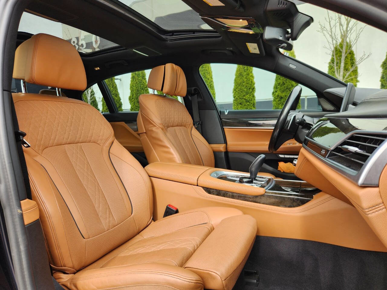 Used 2017 BMW 750i xDrive image 9