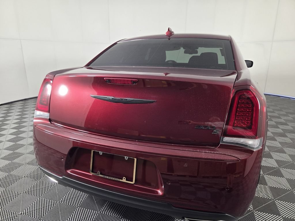 Used 2023 Chrysler 300 Touring L w/ Comfort Group RWD image 5