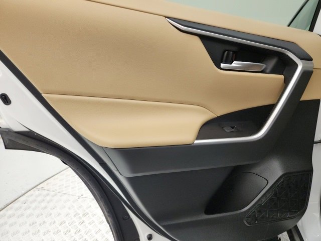 Used 2025 Toyota RAV4 XLE image 9