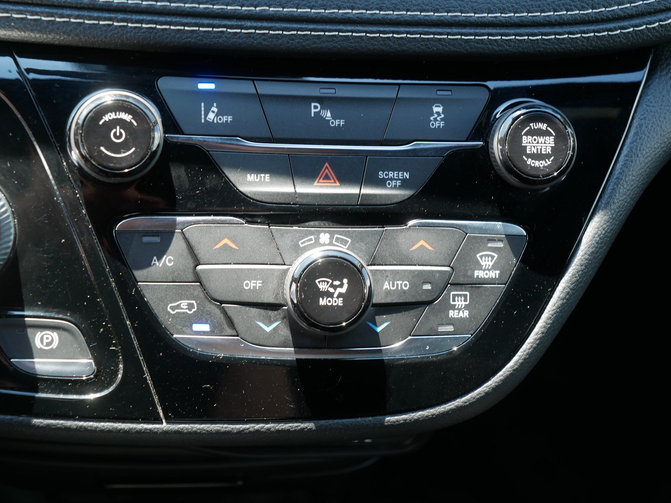 Used 2023 Chrysler Pacifica Touring-L w/ S Appearance Package FWD image 23