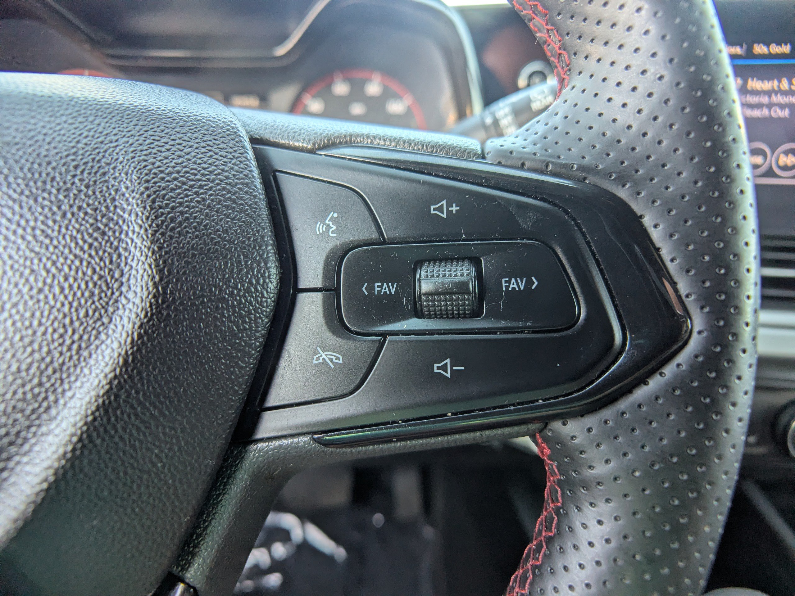 Used 2024 Chevrolet Trax RS w/ Driver Confidence Package FWD image 24