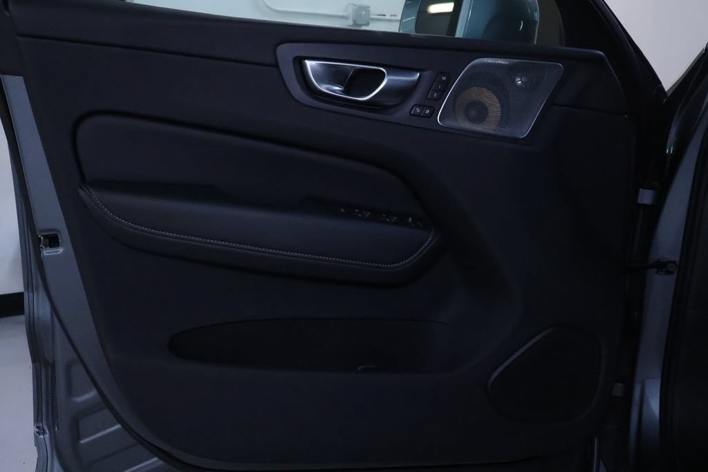 Used 2019 Volvo XC60 T8 Inscription w/ Advanced Package AWD/4WD image 13