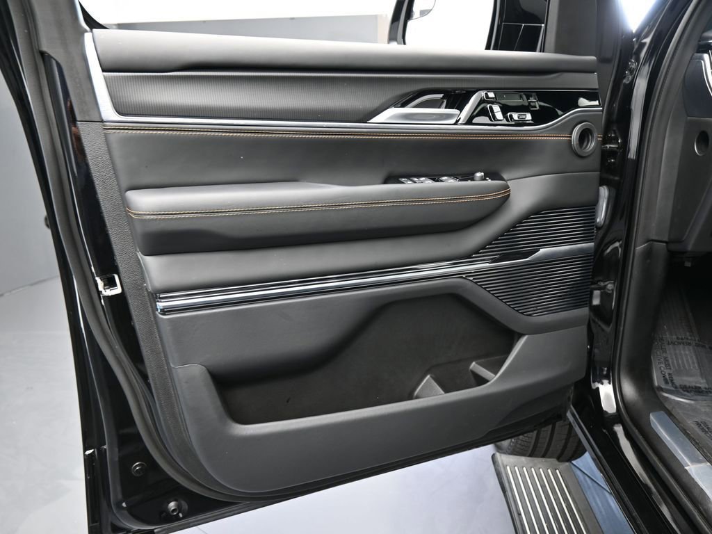 Used 2024 Jeep Grand Wagoneer Series III w/ Quick Order Packagew 28T image 19