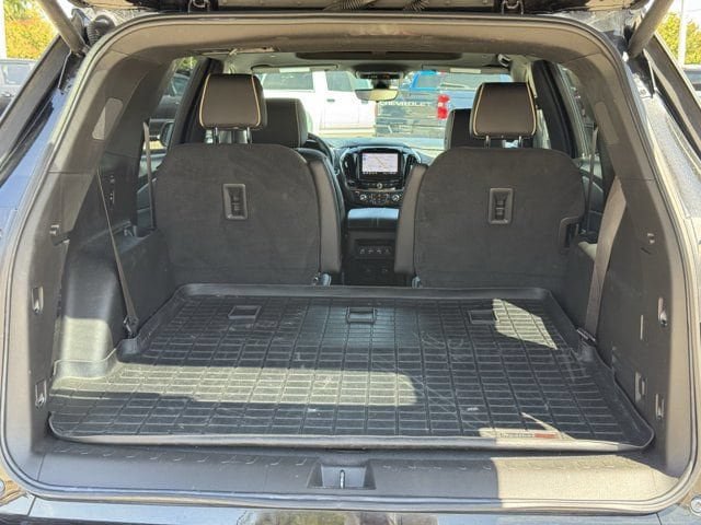 Used 2023 Chevrolet Traverse Premier w/ Redline Edition FWD image 36