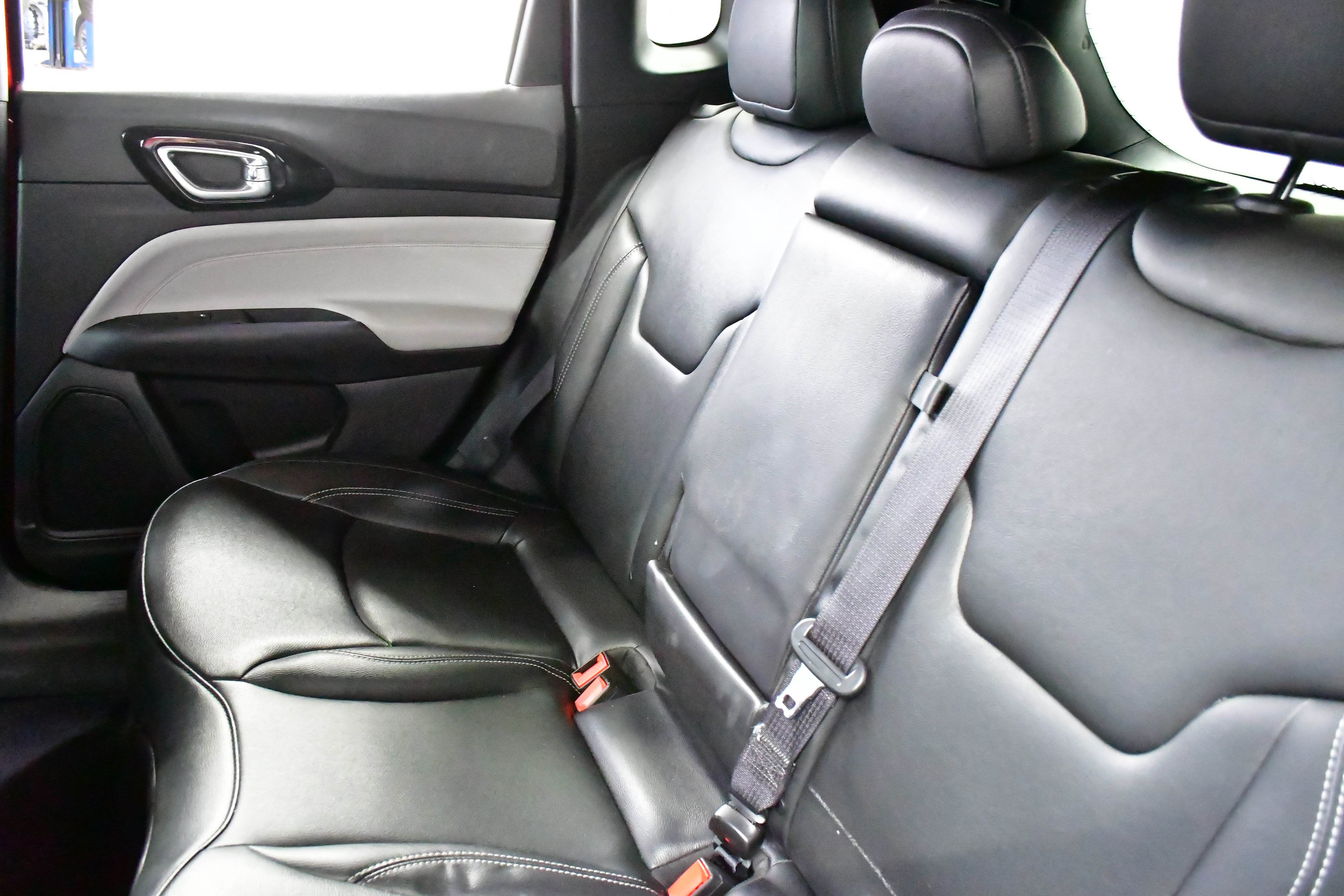 Used 2025 Jeep Compass Limited AWD/4WD image 11