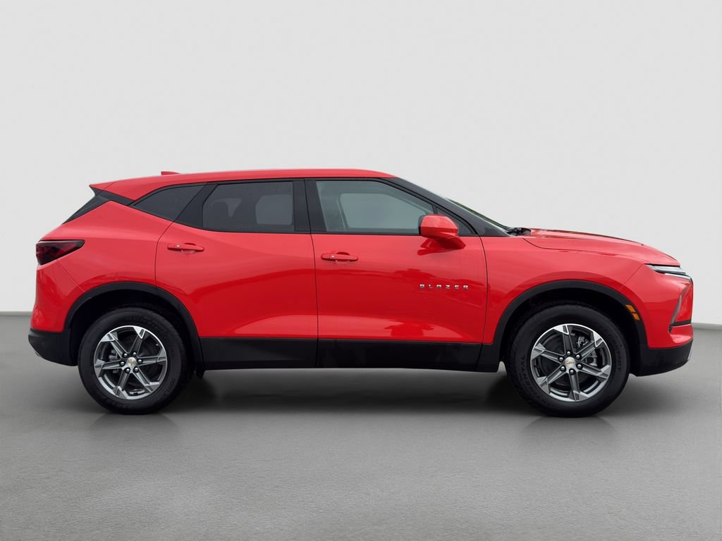 Used 2026 Chevrolet Blazer LT FWD image 7