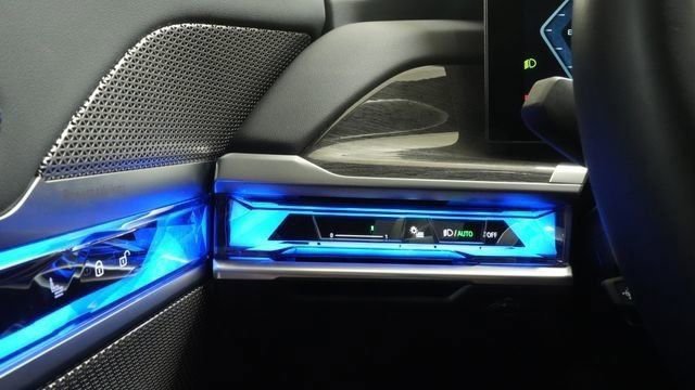 Certified 2024 BMW i7 M70 image 35