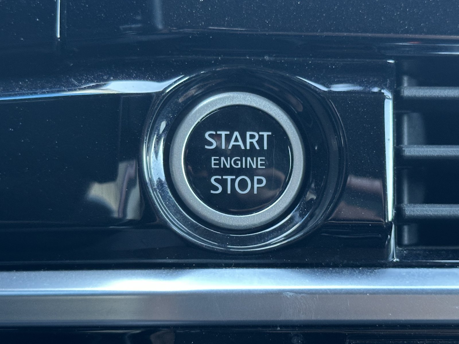 Used 2024 Nissan Pathfinder SV FWD image 22