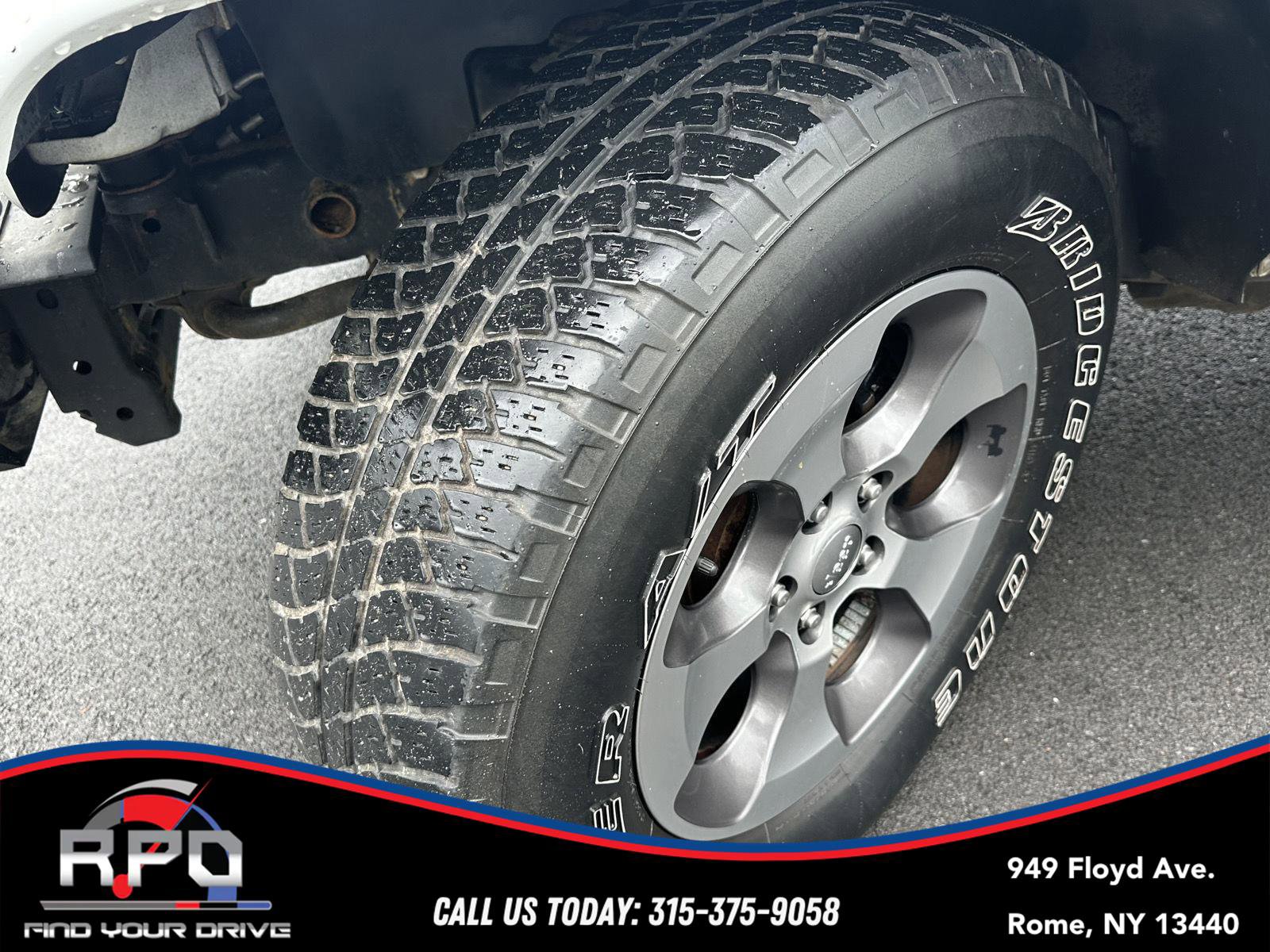 Used 2017 Jeep Wrangler Unlimited Sahara w/ Connectivity Group image 11