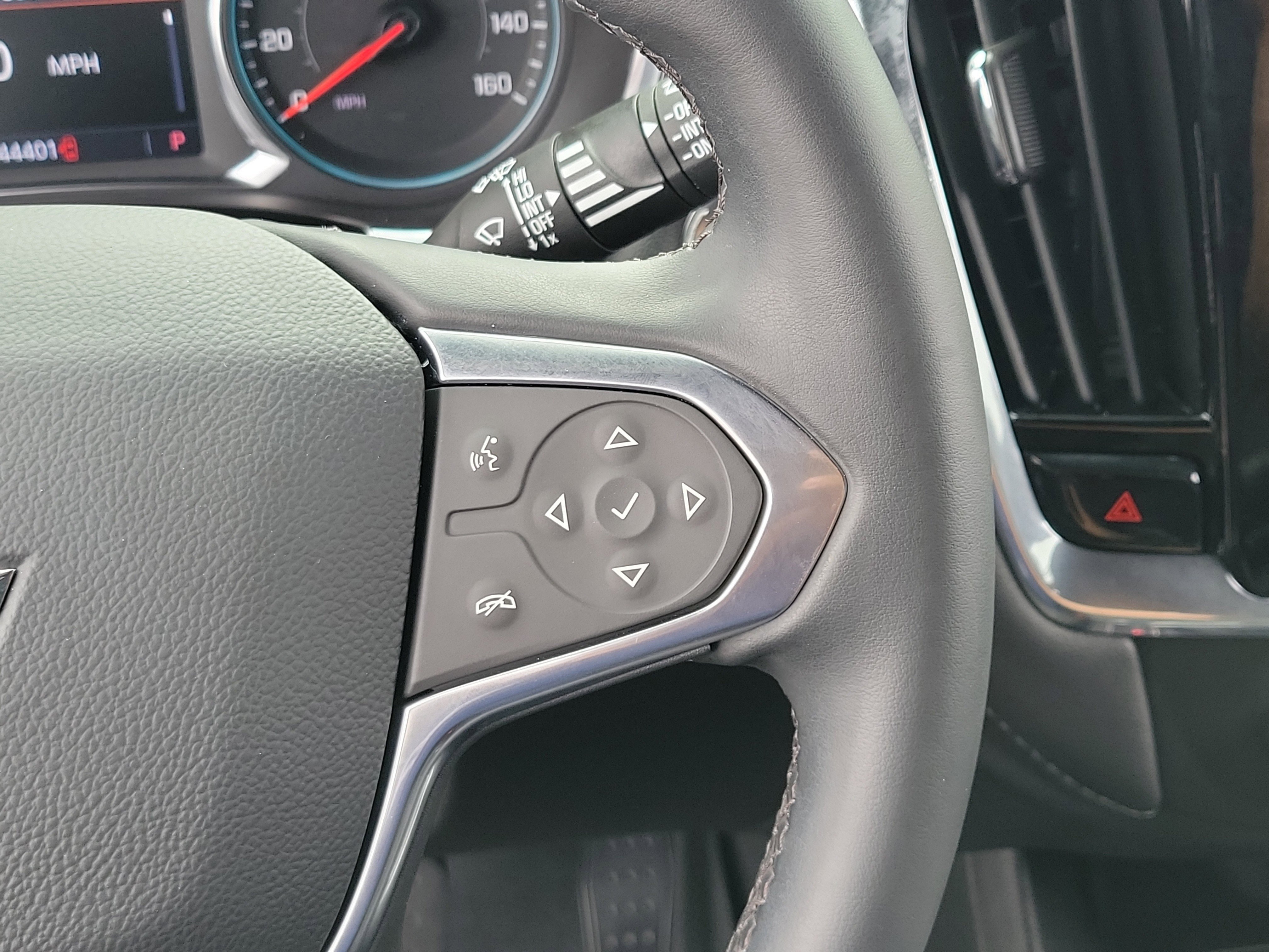 Used 2023 Chevrolet Traverse LT FWD image 24