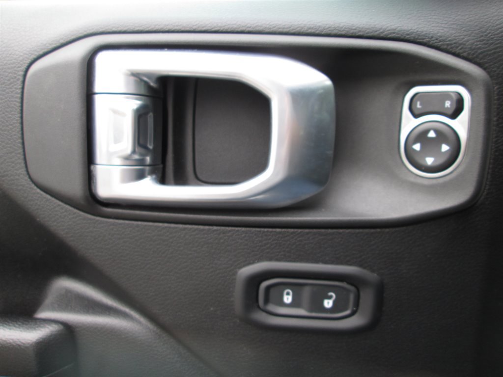 Used 2021 Jeep Gladiator Sport image 16