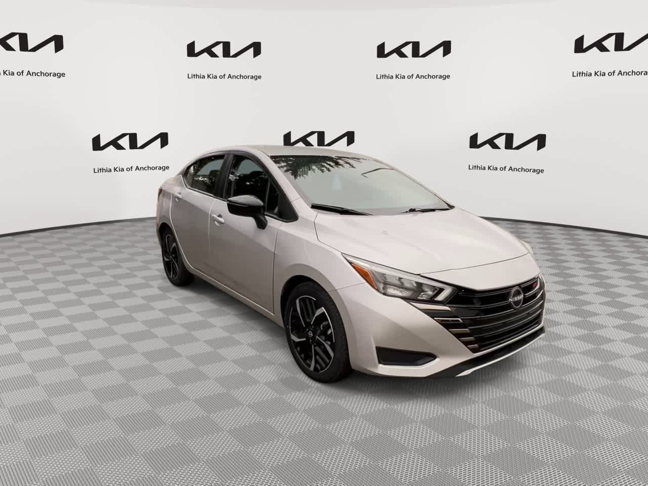 Used 2024 Nissan Versa SR FWD image 2