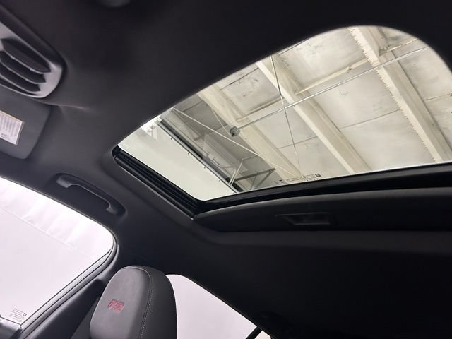 Used 2024 Chevrolet Trax RS w/ Sunroof Package FWD image 18
