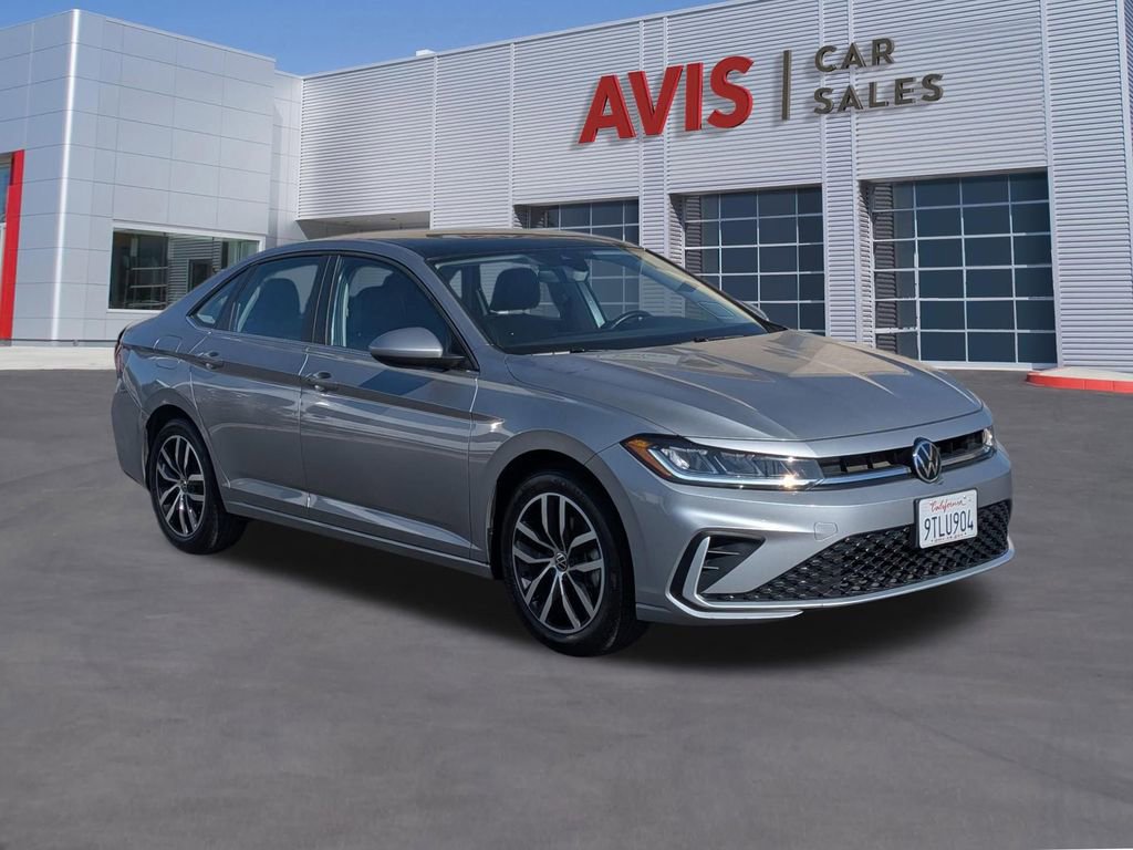 Used 2025 Volkswagen Jetta SE image 3