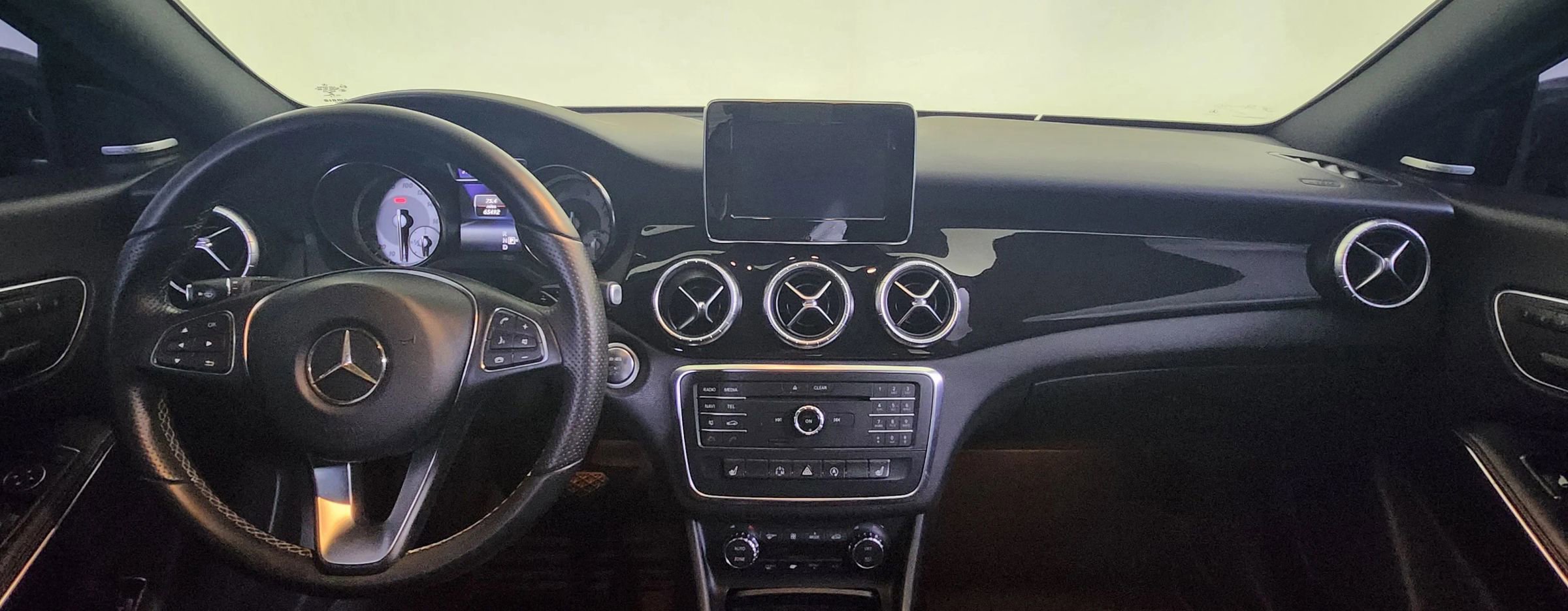 Used 2015 Mercedes-Benz CLA 250 4MATIC image 24