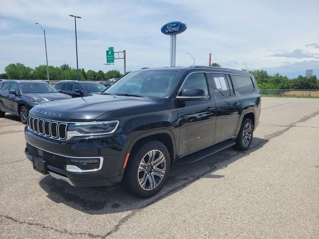 Used 2024 Jeep Wagoneer L Series II w/ Flexible Seating Group AWD/4WD image 19